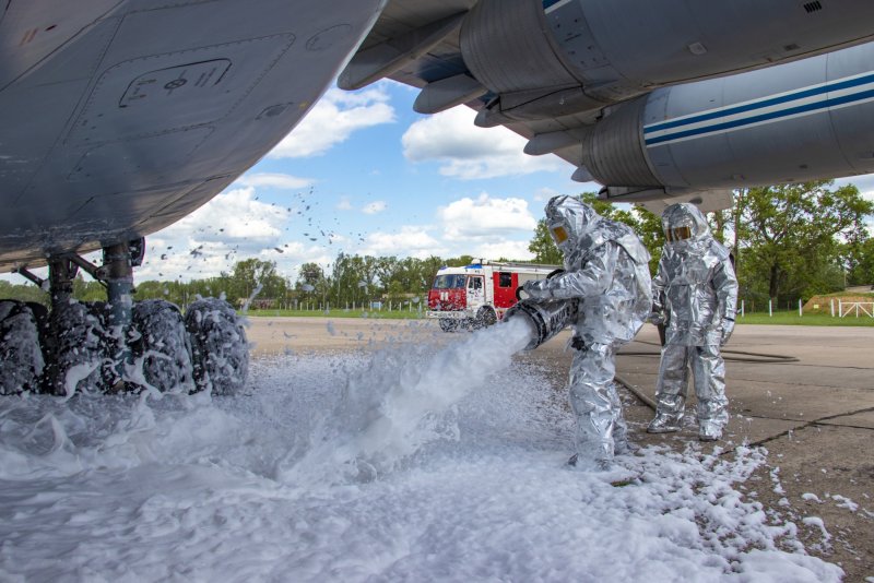 АН-72 военно-транспортный самолёт