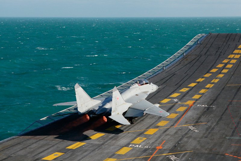 Палубные истребители Су-33, миг-29к/куб
