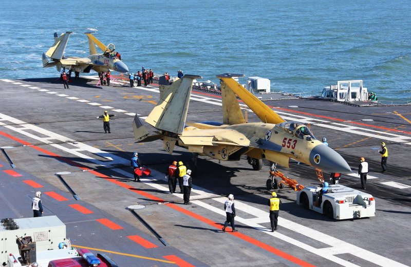 Китайский палубный истребитель j-15