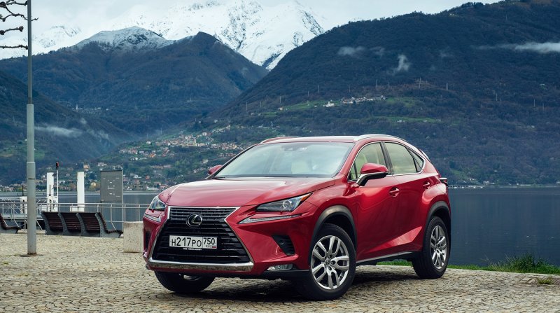 Lexus NX 200 красный