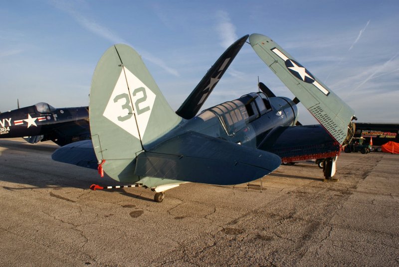 Curtiss Helldiver sb2c-1 сложенное крыло