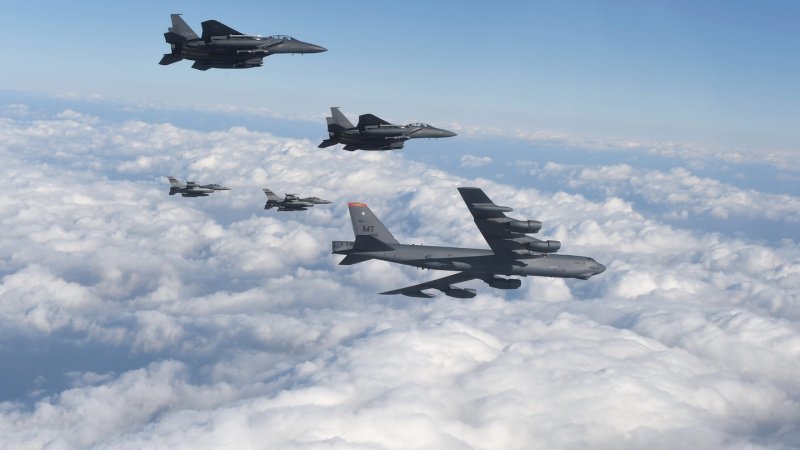 F 111 С бомбами GBU