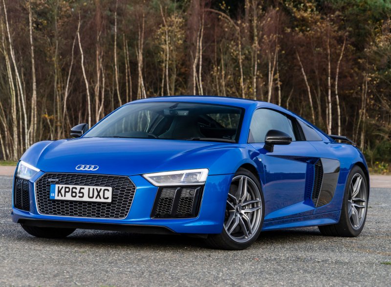 Ауди спорткар r8
