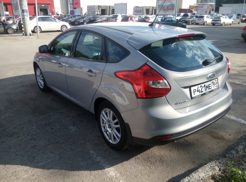 Ford Focus 3 хэтчбек серый