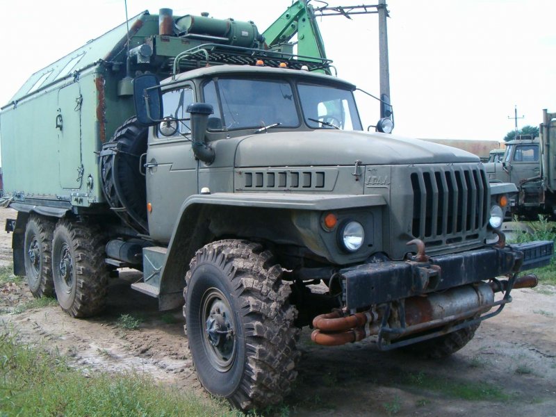 Грузовик Урал в тумане