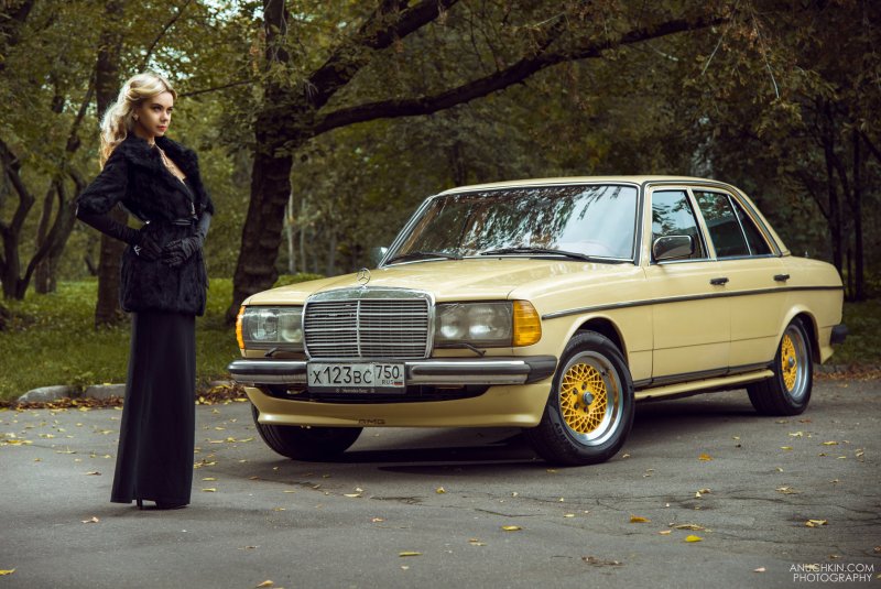 Mercedes-Benz w123 girl