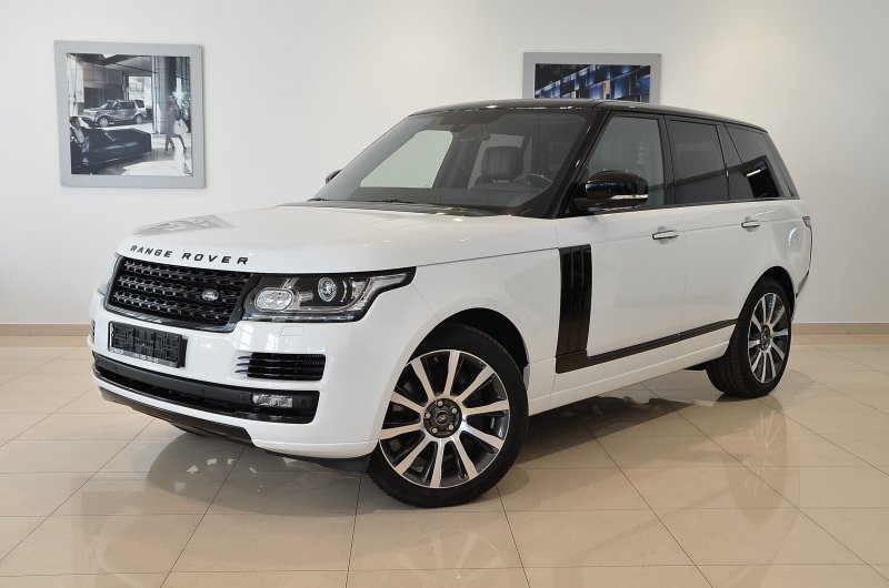 Range Rover белый с черной крышей 2021