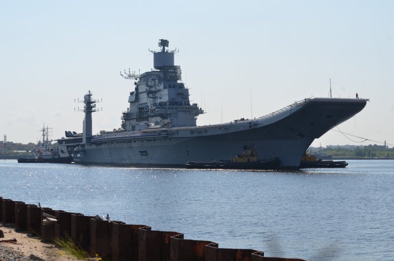 Авианосец Карл Винсон