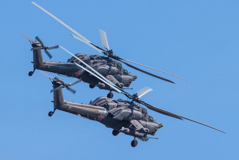 Голубой вертолет военный