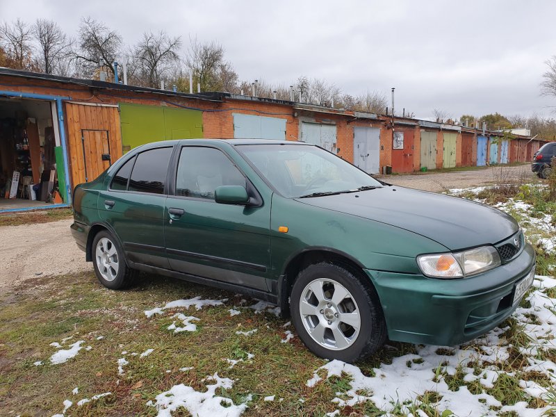 Nissan Almera 1998 год