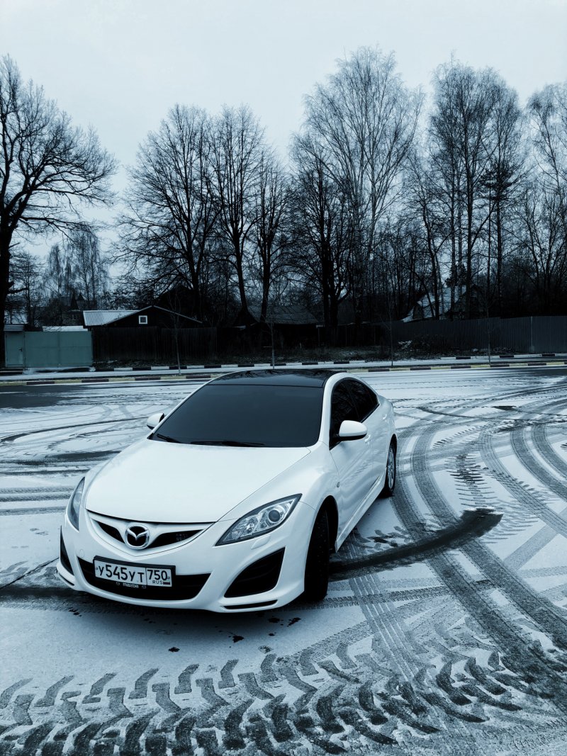 Mazda 6 GH белая с черной крышей