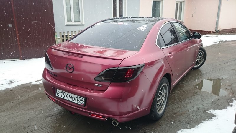 Красная Мазда 6 GH С черной крышей