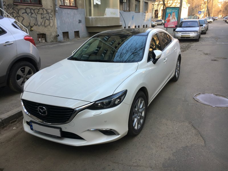 Мазда 6 белая в пленке