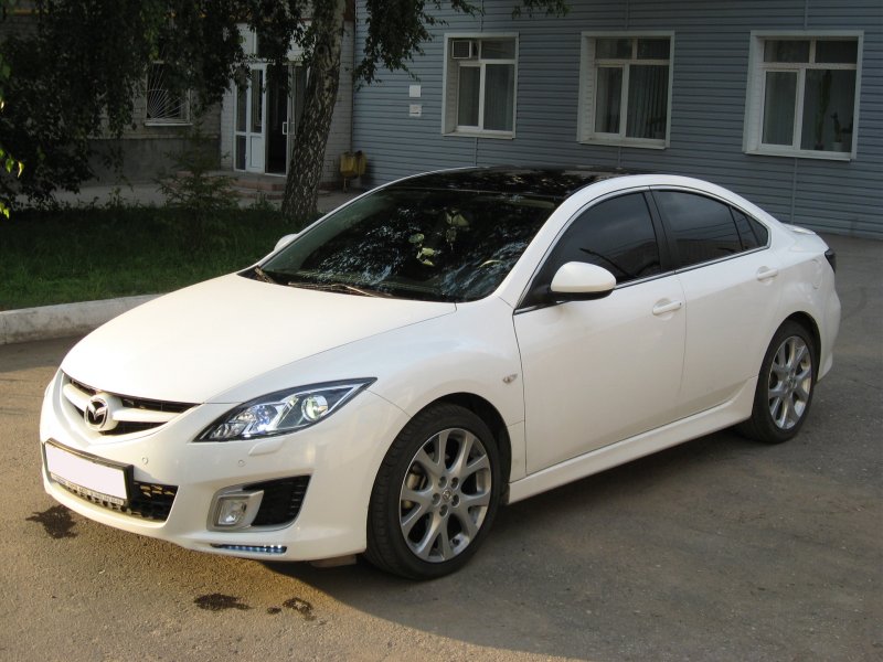 Мазда 6 2008 белый с черным