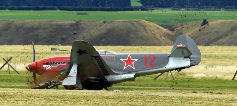 Самолет як-200