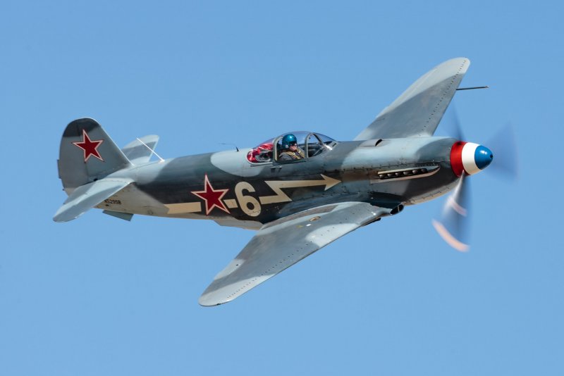 Военный самолет як 3