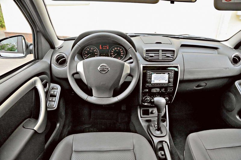 Nissan Terrano III салон