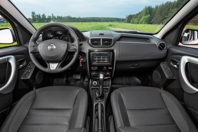 Nissan Terrano салон