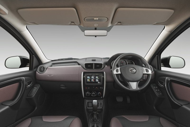 Nissan Terrano III (d10) салон