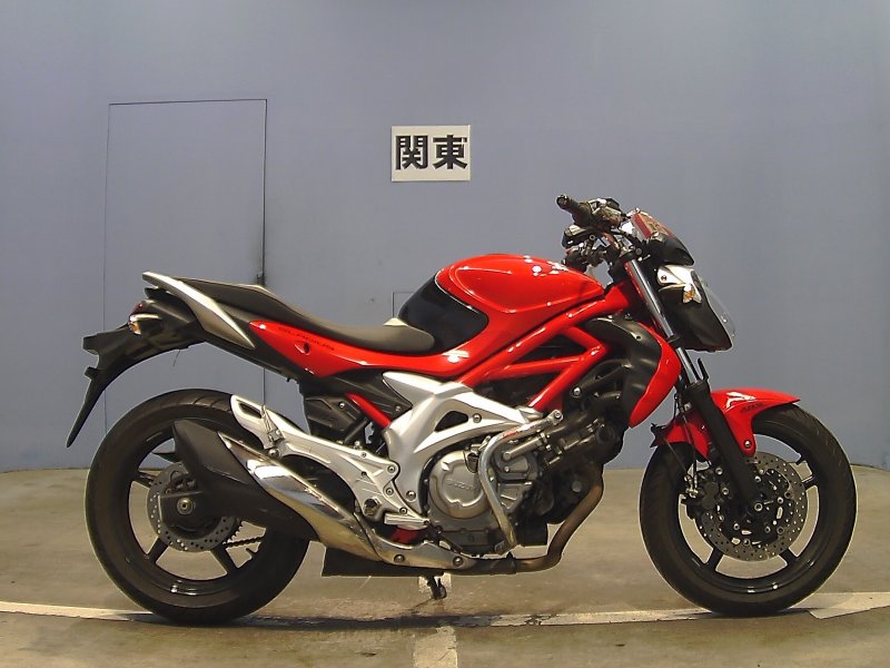 Спортбайк 750 кубов