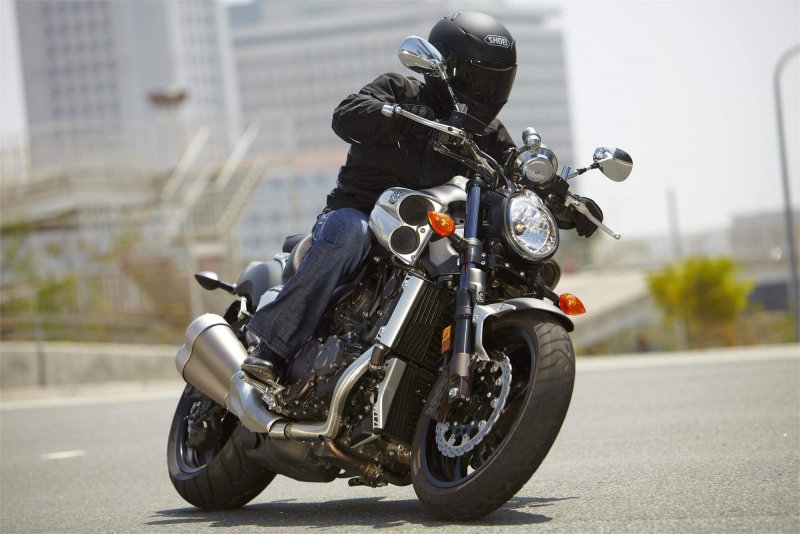 Yamaha v-Max 1700