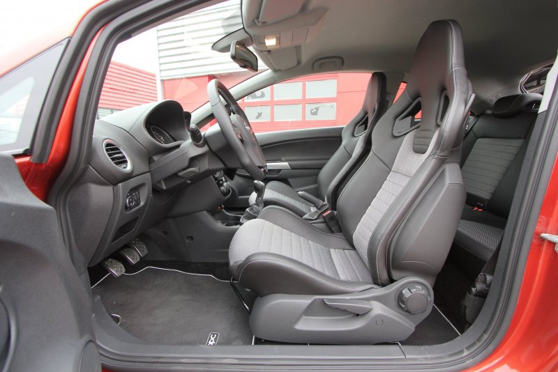 Opel Corsa OPC салон