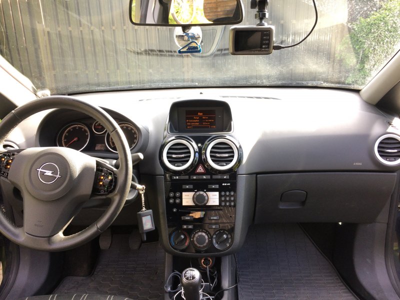 Opel Corsa Cosmo 2011 салон