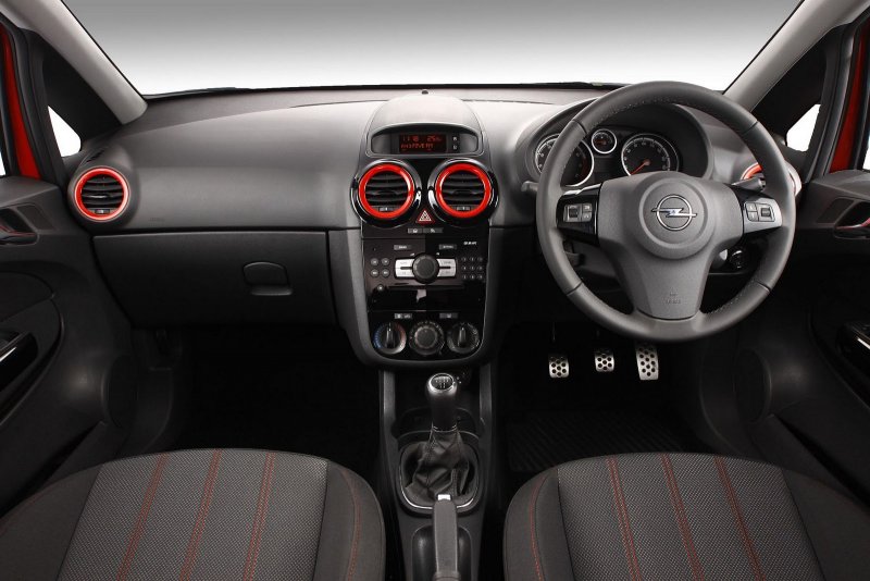 Opel Corsa 2011 салон