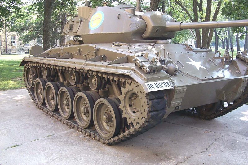 Танк м 24 е 2 super Chaffee