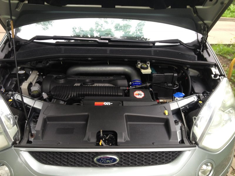 Подкапотное пространство Ford Kuga 1.6