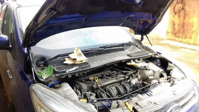 Упоры капота Kuga 2