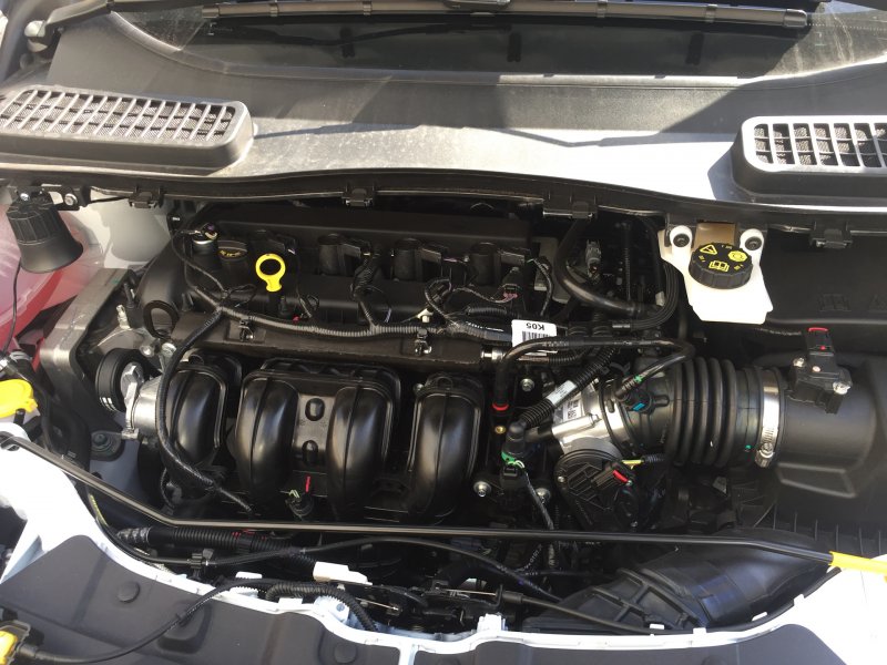 Kuga 2.5 2015 капот