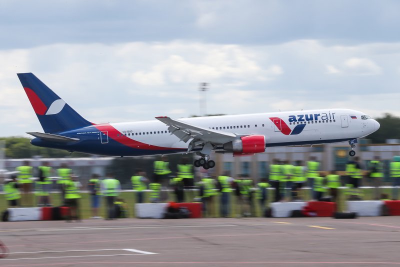 В 767 Азур Эйр