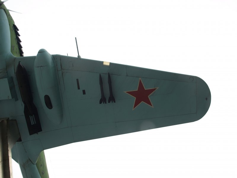 Памятник штурмовику ил-2 (Истра)