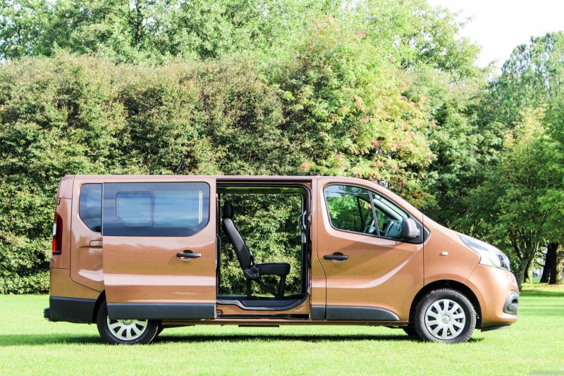 Opel Vivaro Renault Trafic салон