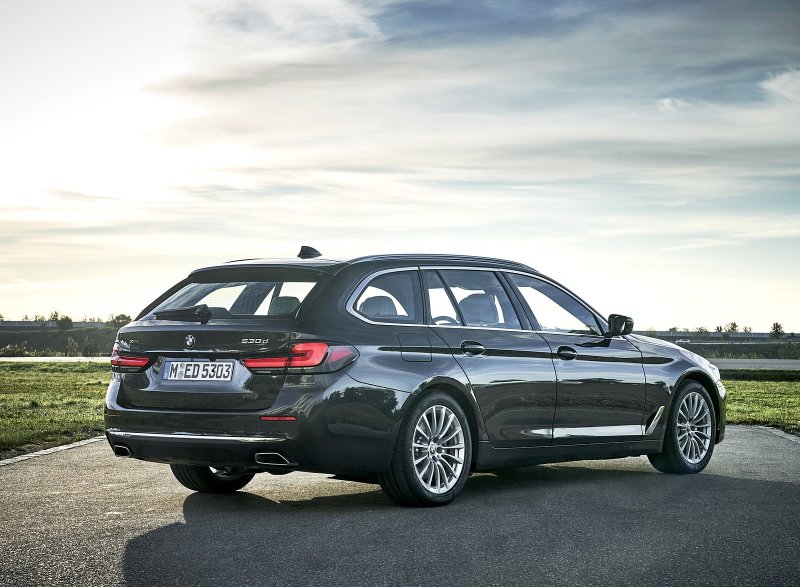 BMW 5 Series Touring 2021