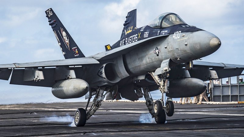 F 18 истребитель