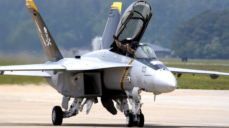 Самолет f/a-18e super Hornet