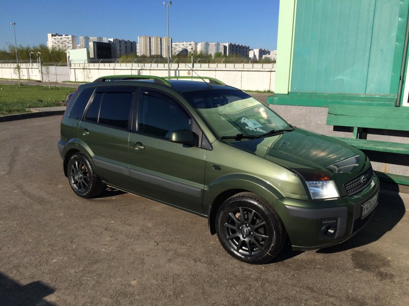 Ford Fusion зеленый