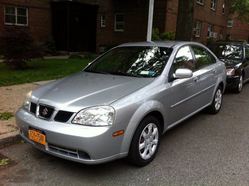 Suzuki forenza седан