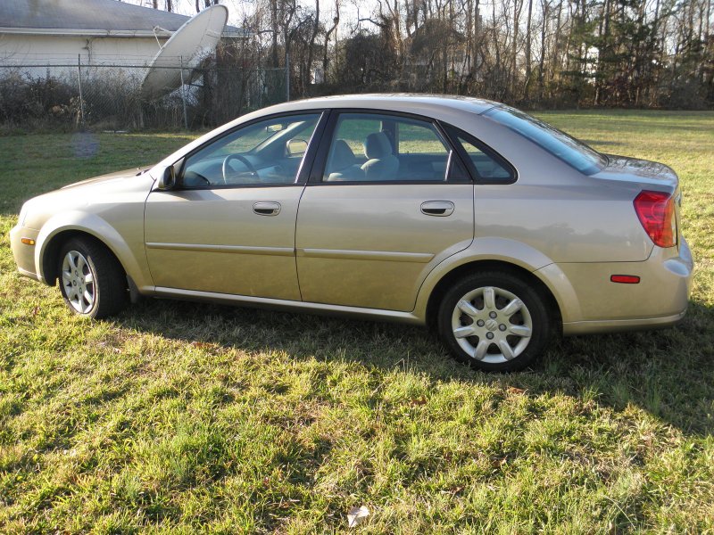 Suzuki forenza хэтчбек