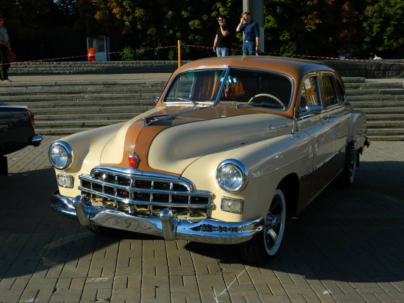Автомобиль ГАЗ 12