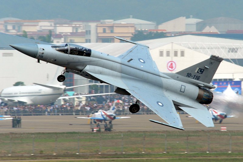 Истребитель JF-17 Thunder