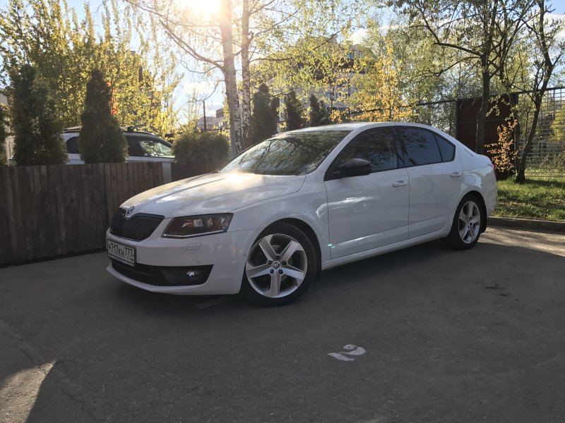 Skoda Octavia r17 белая