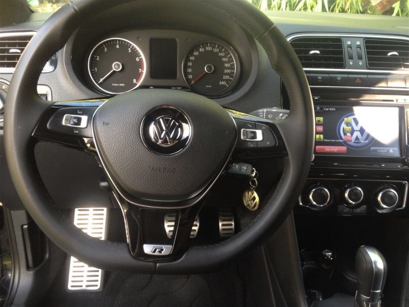 Volkswagen Polo 2011 салон руль