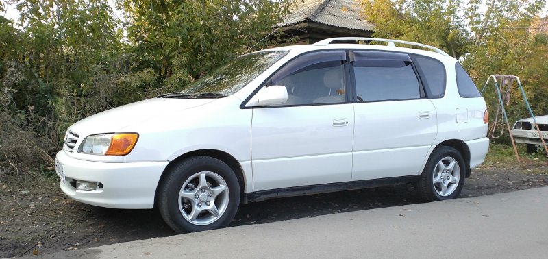Тойота Ипсум 2000г