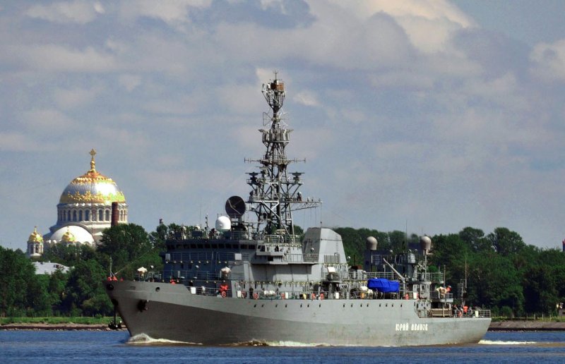 Разведывательный корабль ВМФ России «Юрий Иванов»