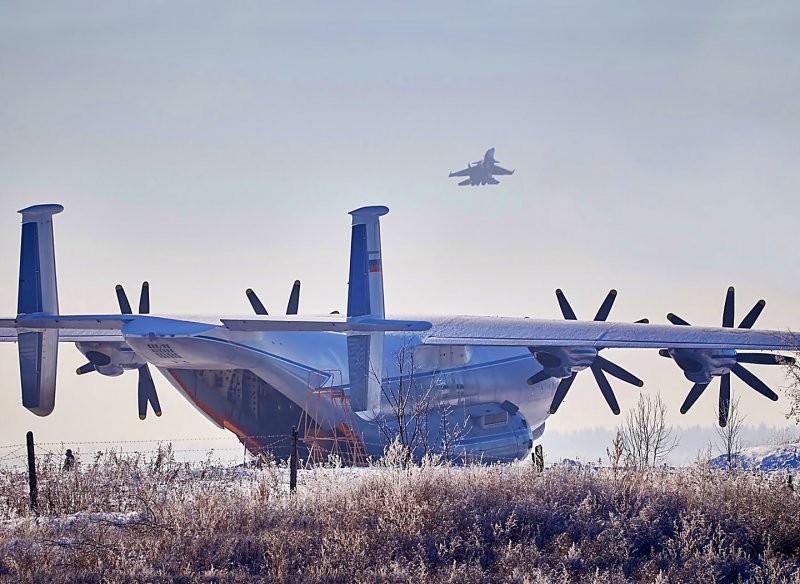 Тяжёлый военно-транспортный самолёт АН-22 («Антей»)