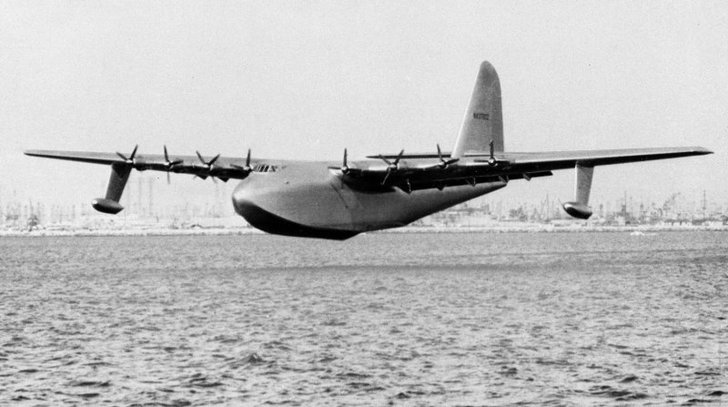 Spruce Goose самолет