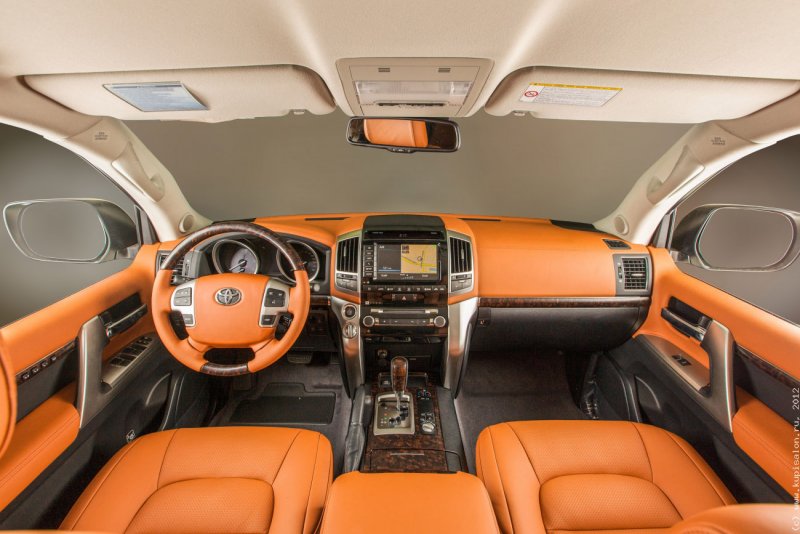 Toyota Cruiser 200 Brownstone